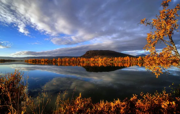Картинка осень, деревья, горы, озеро, отражение, река, Швеция