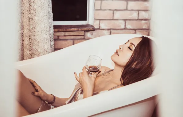 Картинка девушка, вино, бокал, ванна
