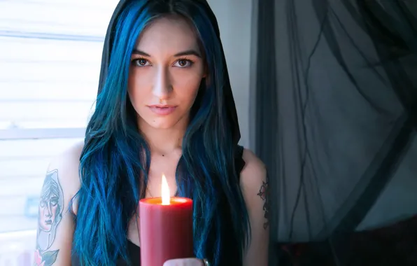 Картинка девушка, модель, свеча, Moon, татуировки, синие волосы