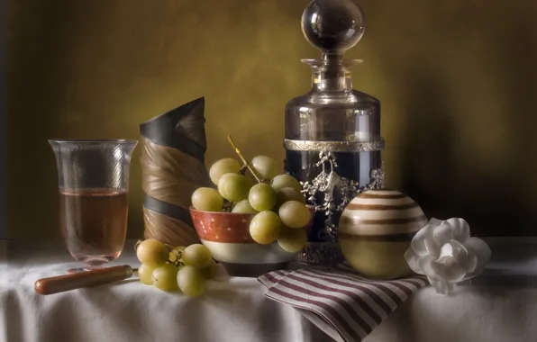 Картинка виноград, посуда, бутылки, натюрморт