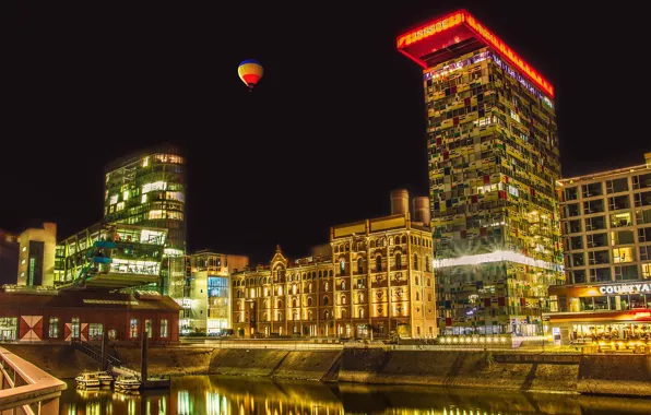 Картинка небо, ночь, огни, воздушный шар, здания, дома, Германия, причал, канал, катера, Дюссельдорф, аэростат, Düsseldorf