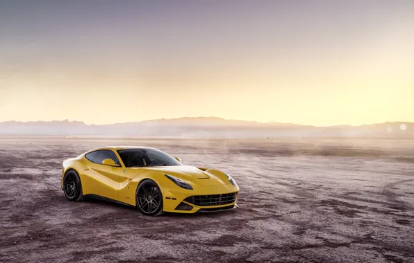 Картинка пустыня, желтая, Ferrari F12