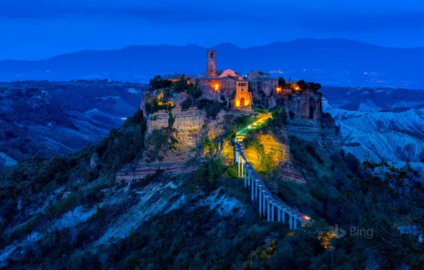 Картинка ночь, огни, скала, башня, деревня, Италия, Чивита-ди-Баньореджо