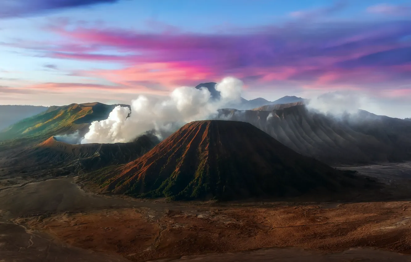Фото обои облака, горы, дым, вулкан, Индонезия, Бромо, Ява, тектонический комплекс Тенгер
