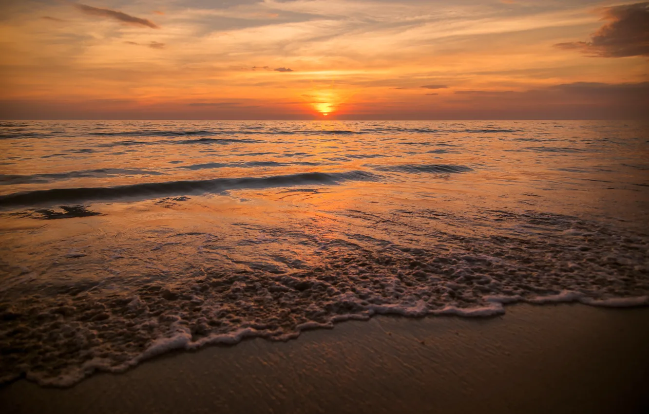 Фото обои песок, море, волны, пляж, лето, небо, закат, берег, summer, beach, sea, sunset, seascape, romantic, sand