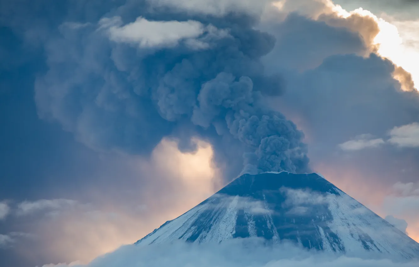 Фото обои облака, горы, дым, гора, вулкан