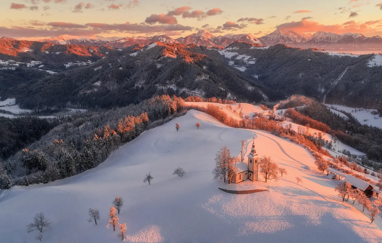 Фото обои зима, снег, пейзаж, горы, природа, утро, Чехия, церковь, леса
