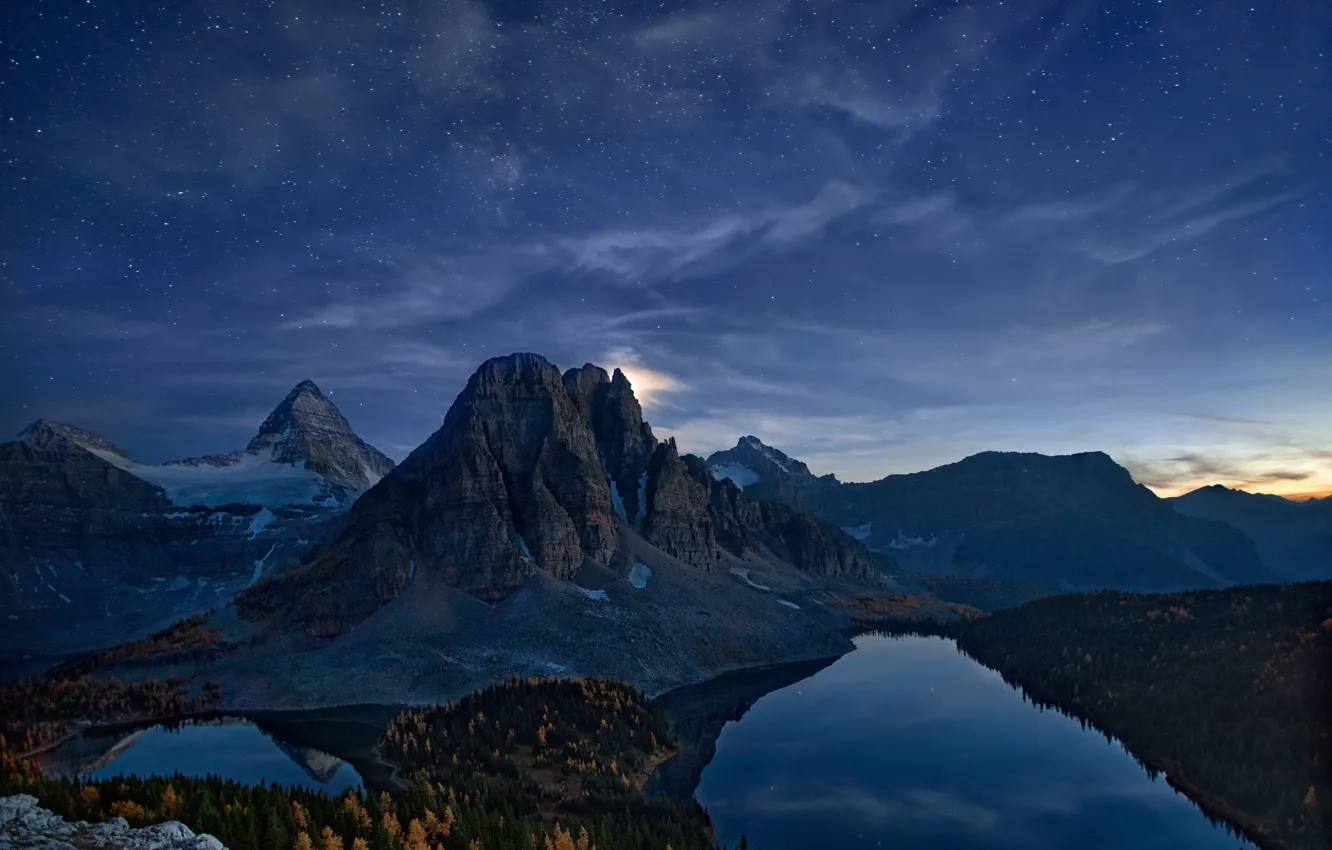 Фото обои осень, небо, звезды, горы, ночь, скалы, Канада, озёра