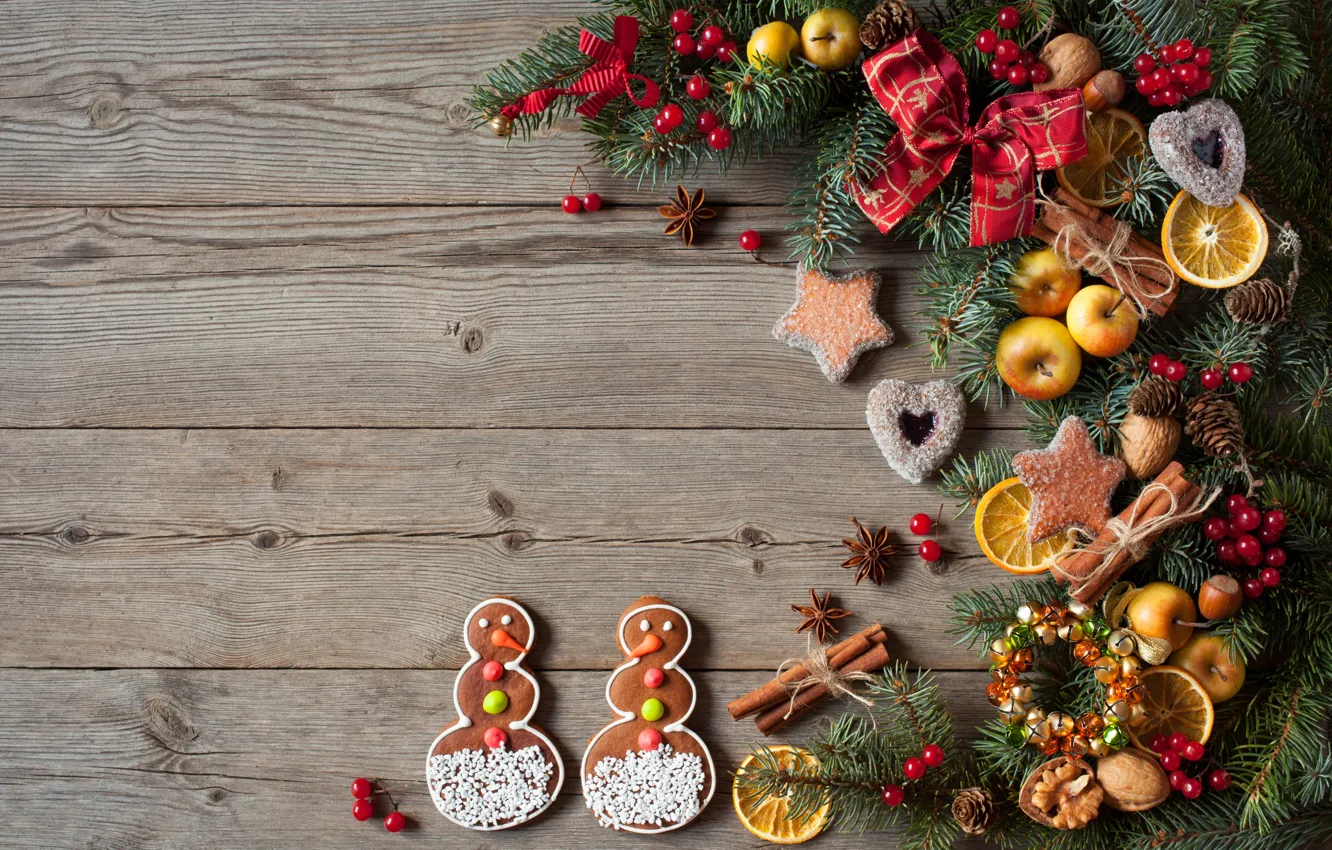 Фото обои украшения, ягоды, елка, Новый Год, печенье, Рождество, сердечки, снеговики, фрукты, орехи, Christmas, wood, hearts, Merry …