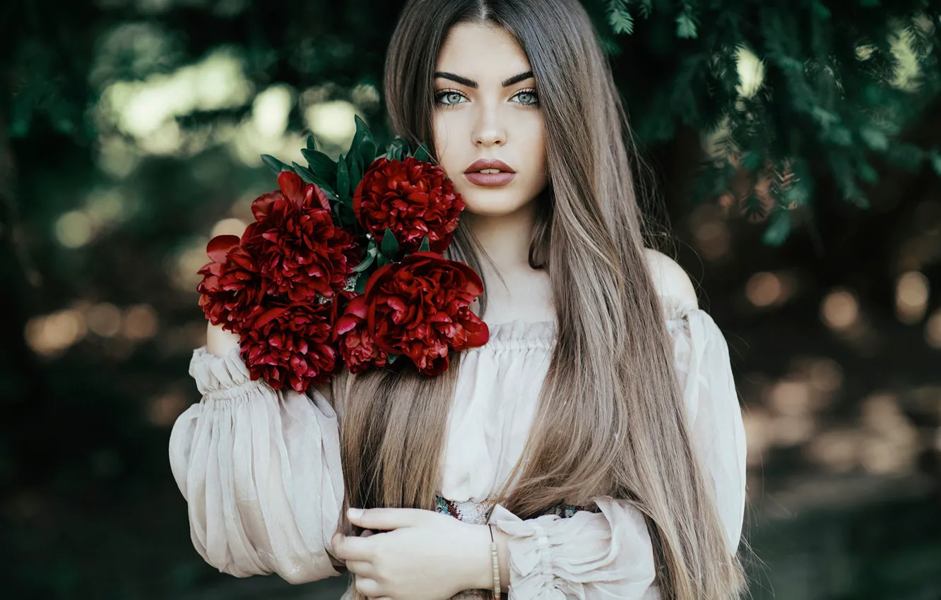 Фото обои взгляд, девушка, цветы, модель, платье, пионы, Jovana Rikalo, Andjela Vlaisavljevic