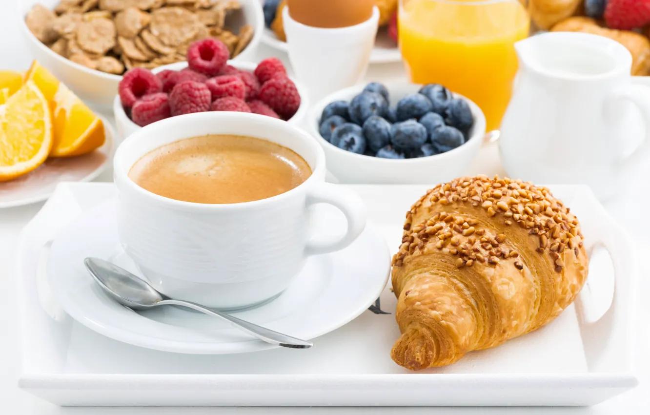 breakfast-muesli-fresh-berries-zavtrak-miusli-iagody-kofe-kr.jpg