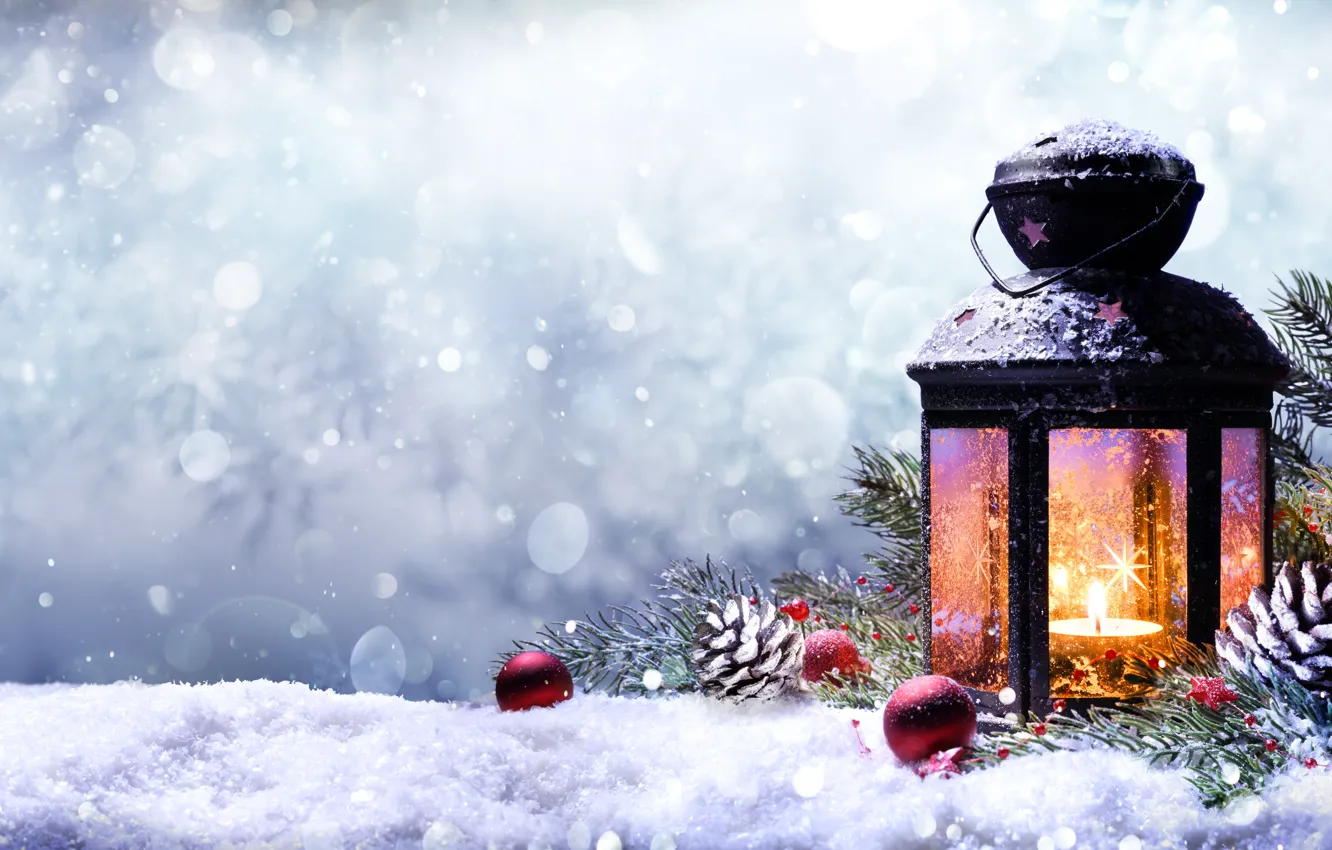 Фото обои снег, праздник, ель, ветка, фонарик, фонарь, Новый год, шишки, snow, елочные игрушки, New Year, Christmas …