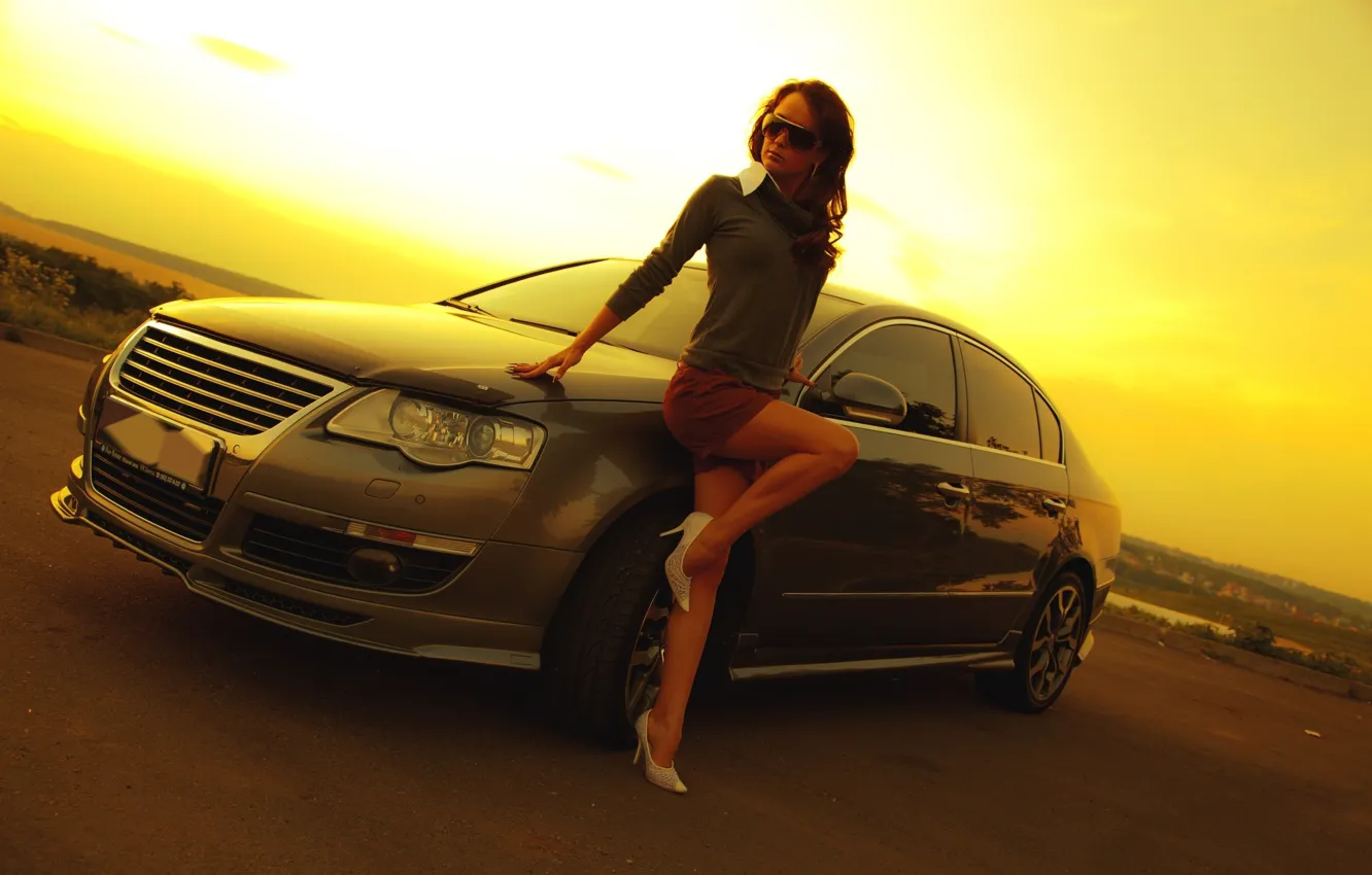 Фото обои авто, взгляд, девушка, фон, Девушки, Volkswagen, очки