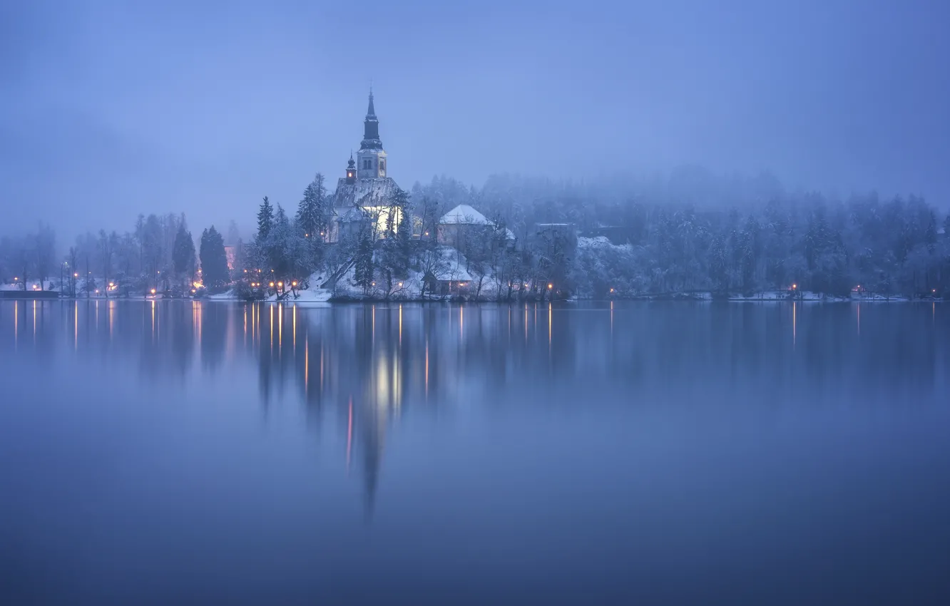 Фото обои зима, туман, озеро, остров, утро, Словения, Lake Bled, Slovenia, Бледское озеро, Блед, Assumption of Mary …
