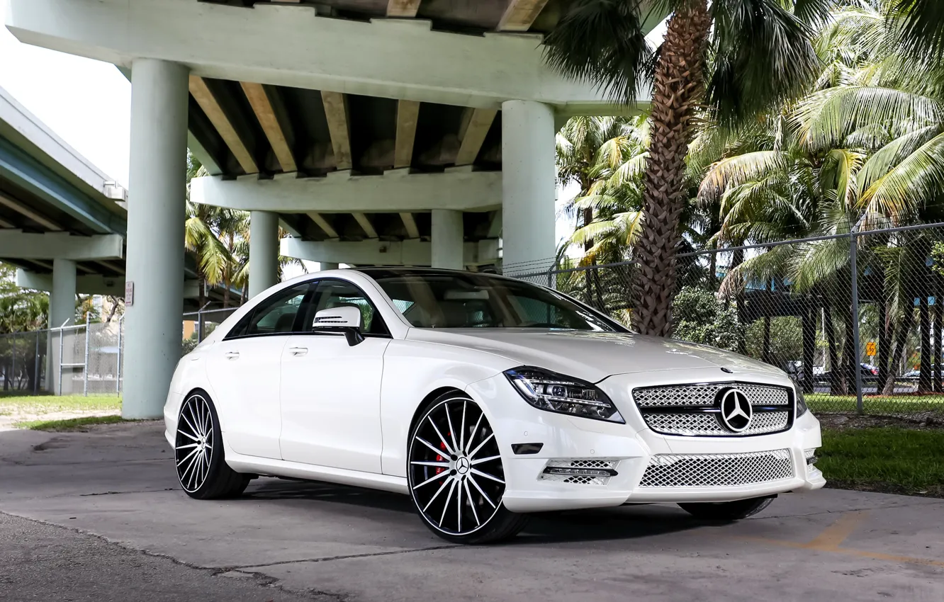 Фото обои Mercedes, with, front, color, CLS550, matched, gril
