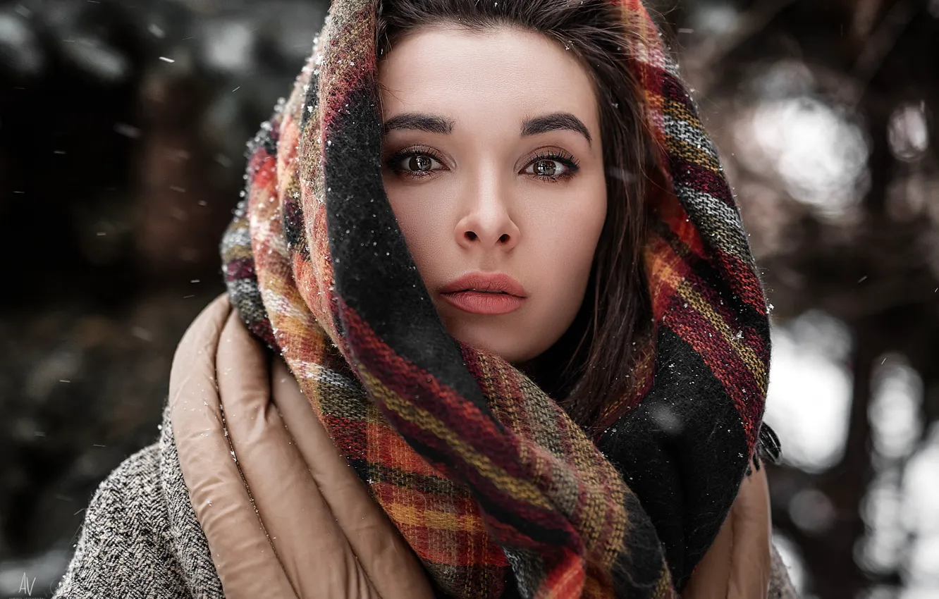Фото обои зима, взгляд, девушка, снег, портрет, шарф, фотограф, платок, Model, боке, Andrey Vechkenzin, Regina Gumerova