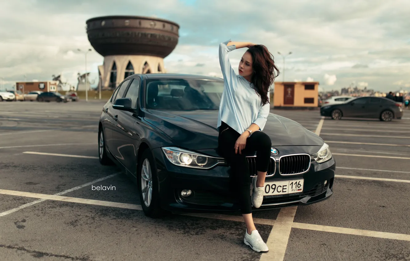 Фото обои машина, авто, девушка, поза, BMW, на капоте, автостоянка, Belavin, Александр Белавин