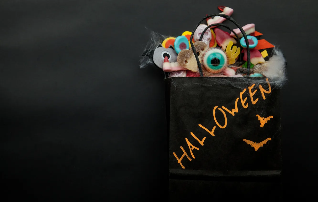 Фото обои глаза, темный фон, праздник, надпись, хэллоуин, мышки