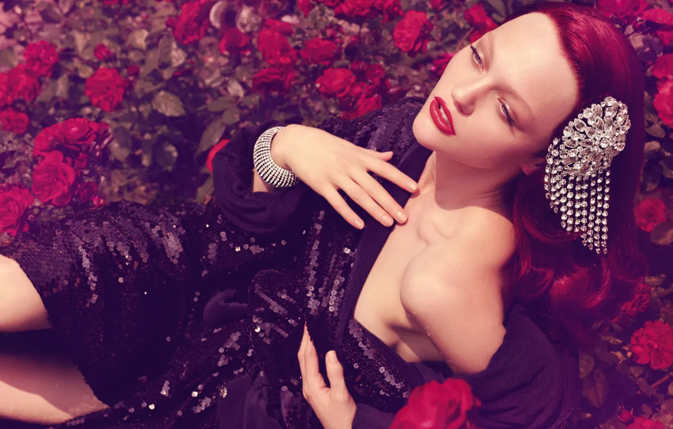 Фото обои заколка, красные волосы, красные розы, супермодель, Саша Пивоварова
