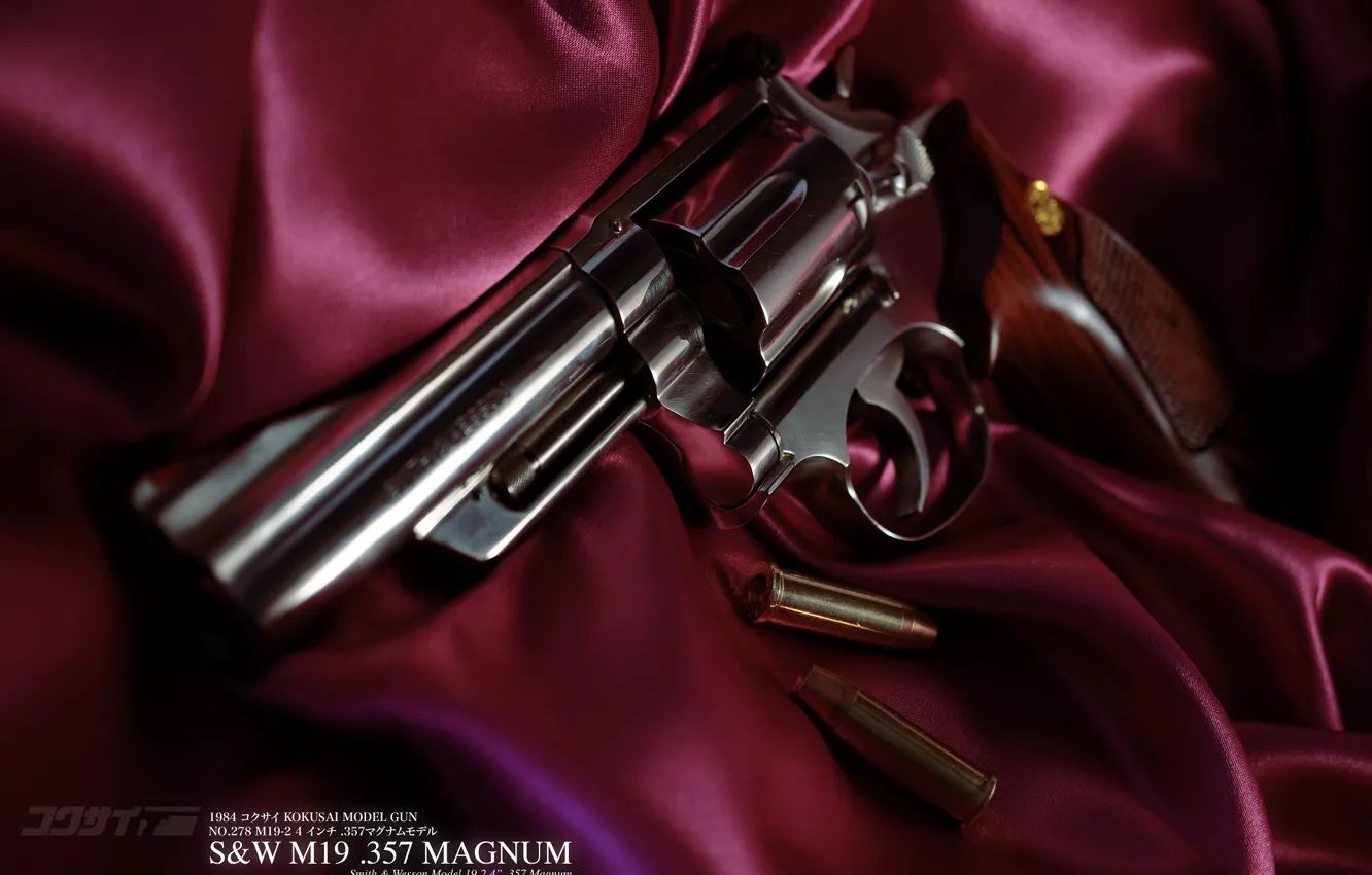 Фото обои пистолет, патроны, револьвер, атлас