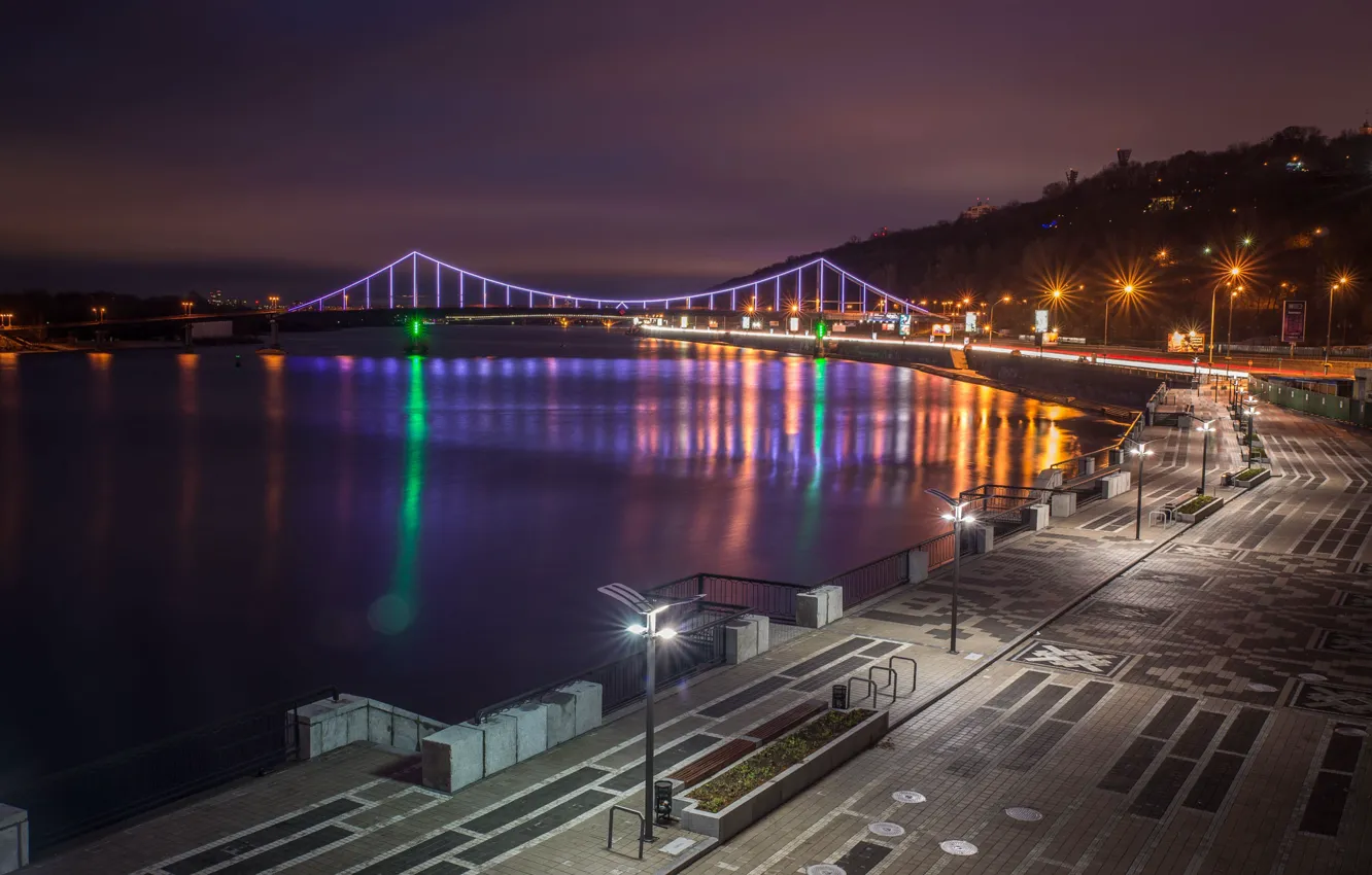 Фото обои река, фонари, Украина, Киев, огни ночного города, Парковый мост, набережная Днепра