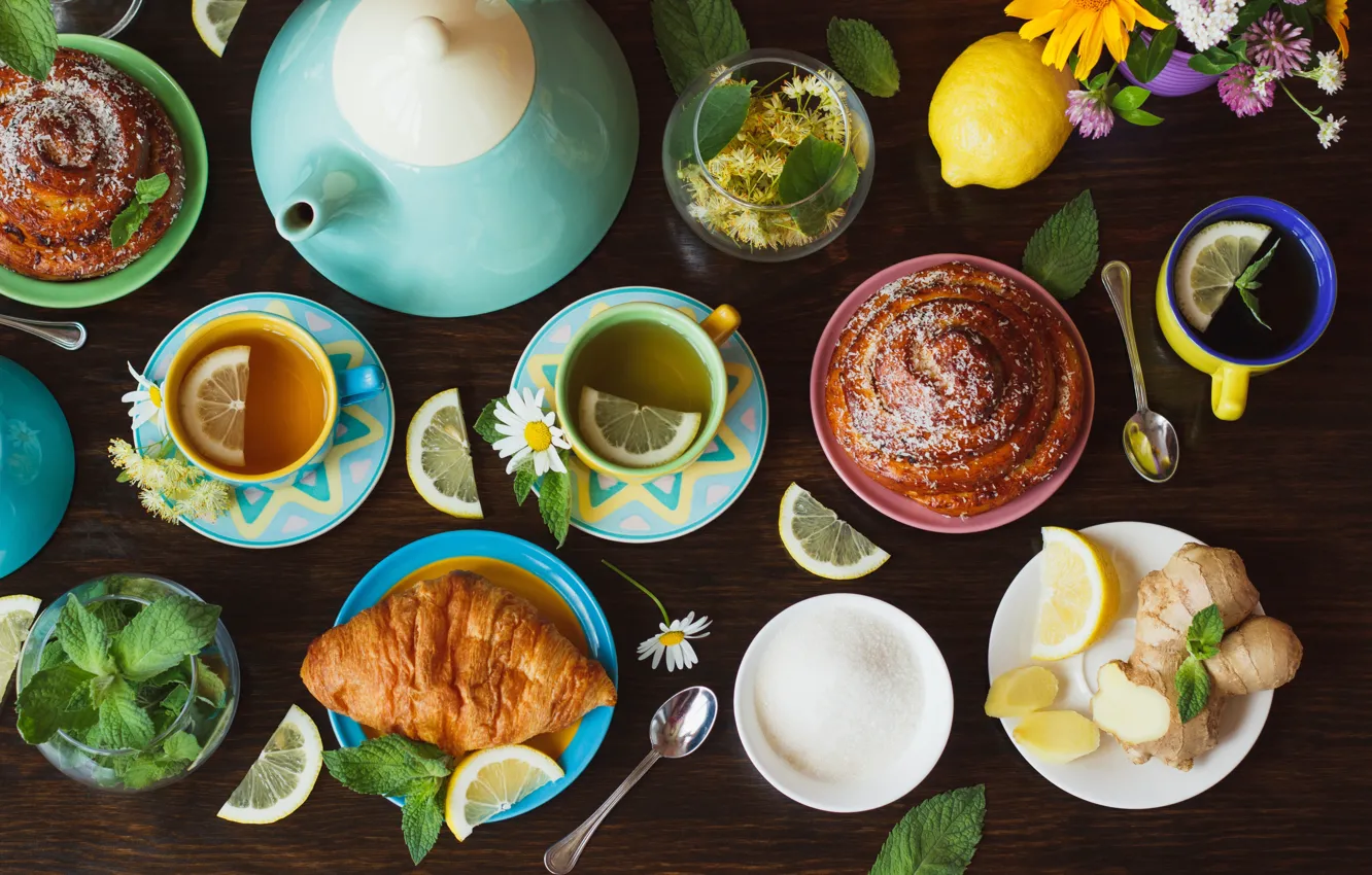 Фото обои лимон, чай, мед, чашка, lemon, honey, травы, выпечка, cup, булочка, круассан, tea, herbal