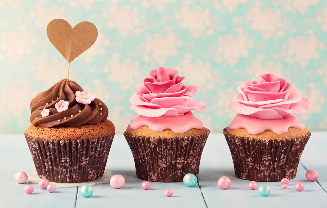 Фото обои сладости, три, сердечко, День святого Валентина, крем, пирожные, ...