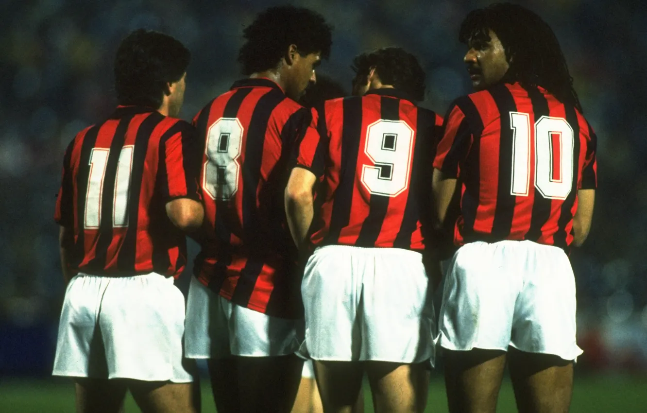 Фото обои ретро, Милан, стенка, Рууд Гуллит, Красно-чёрные, Франк Райкард, Карло Анчелотти