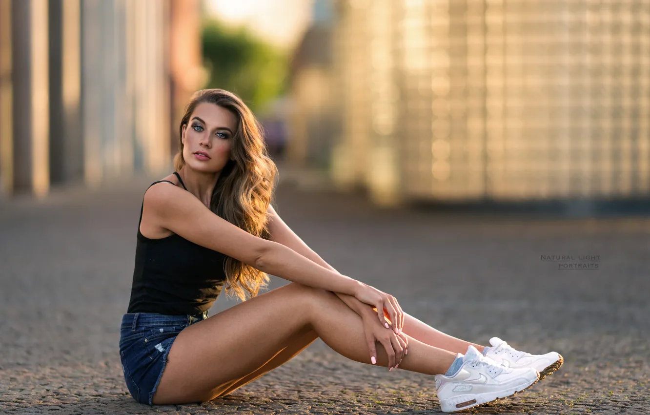 Фото обои city, road, shorts, model, look, snickers, gril, Lucie Syrohova