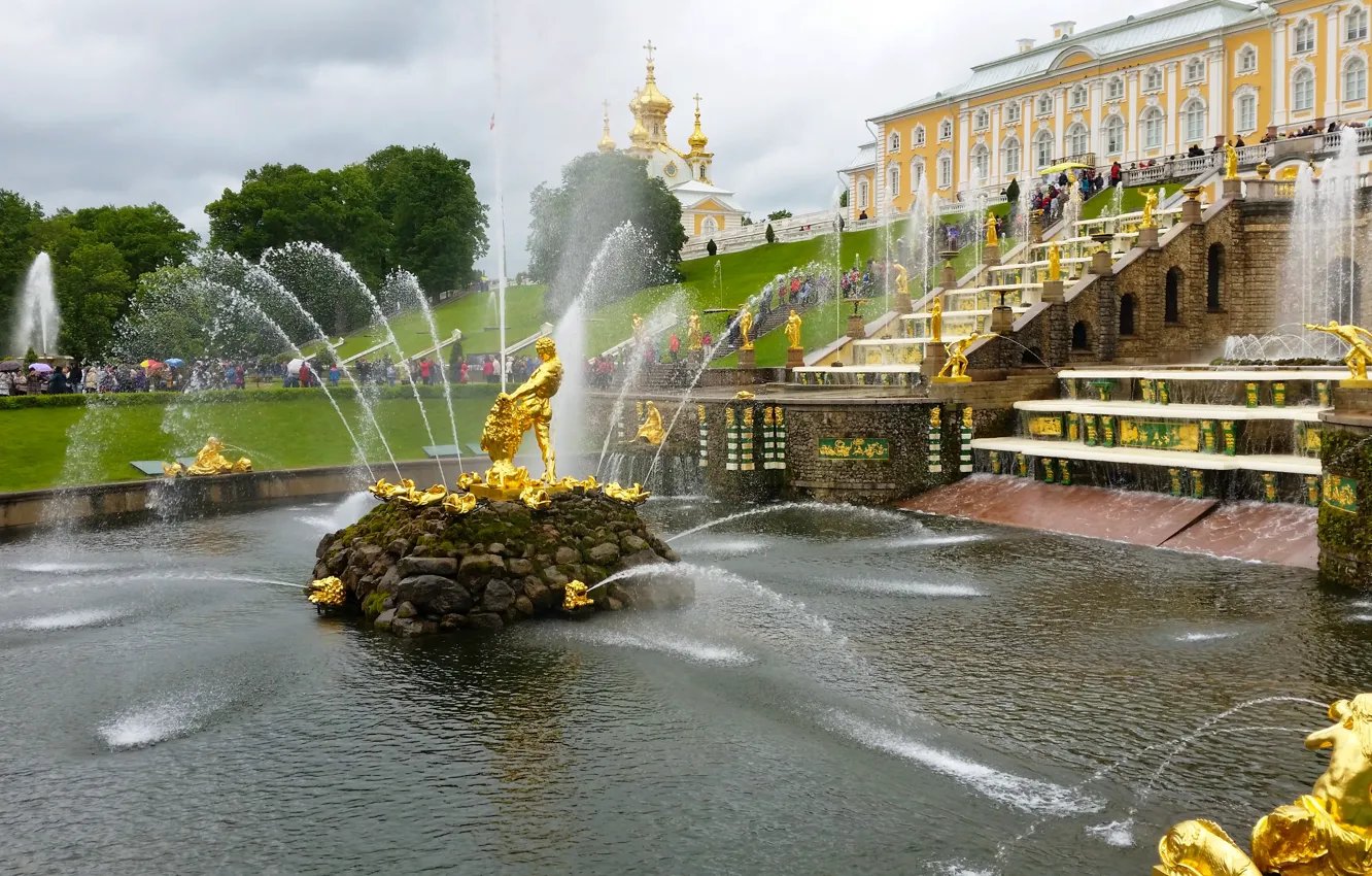 Фото обои лето, фонтаны, дворец, скульптуры, туристы, Петергоф