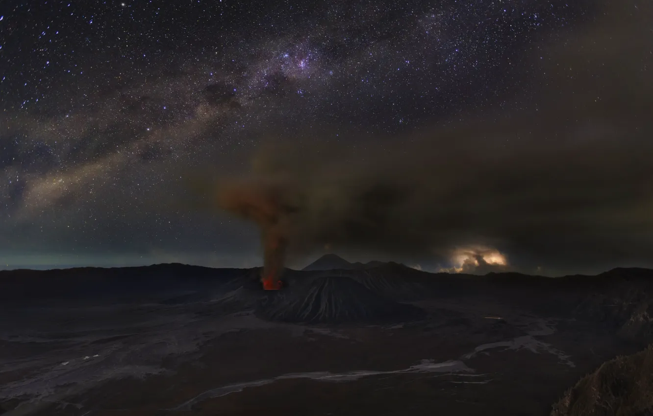 Фото обои небо, звезды, ночь, вулкан, Индонезия, Бромо, Ява